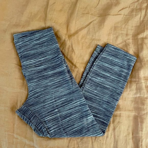 Lululemon Align Crop- Space Dye; size 6 - Picture 5 of 7
